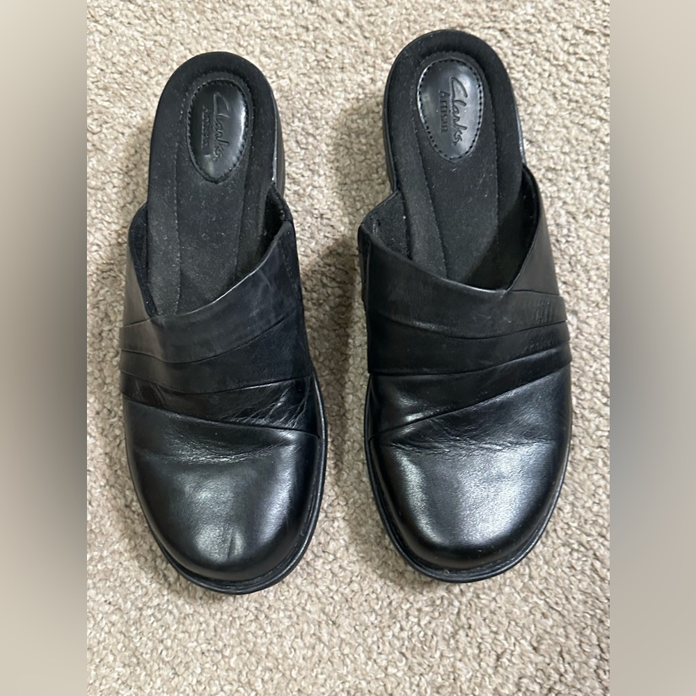 Women’s Black Clark Artisan slip on Mules 9 1/2 Wide